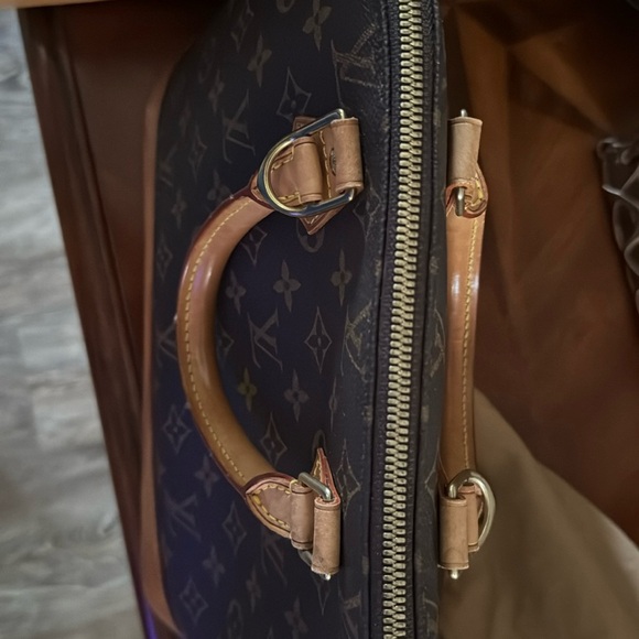Authentic Louis Vuitton Alma - Picture 4 of 10